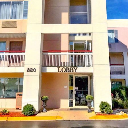 Econo Lodge Willowbrook Kültér fotó