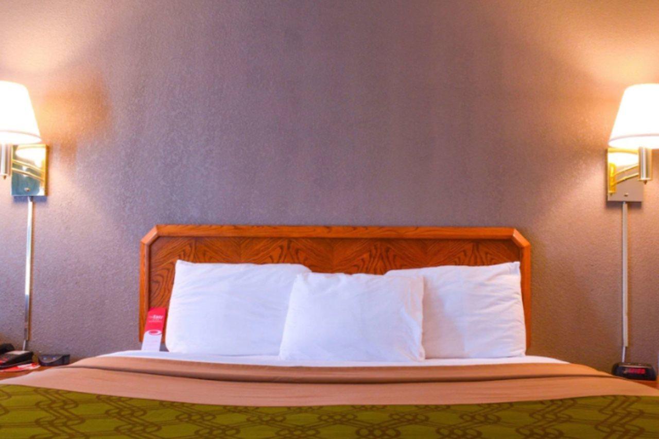 Econo Lodge Willowbrook Kültér fotó