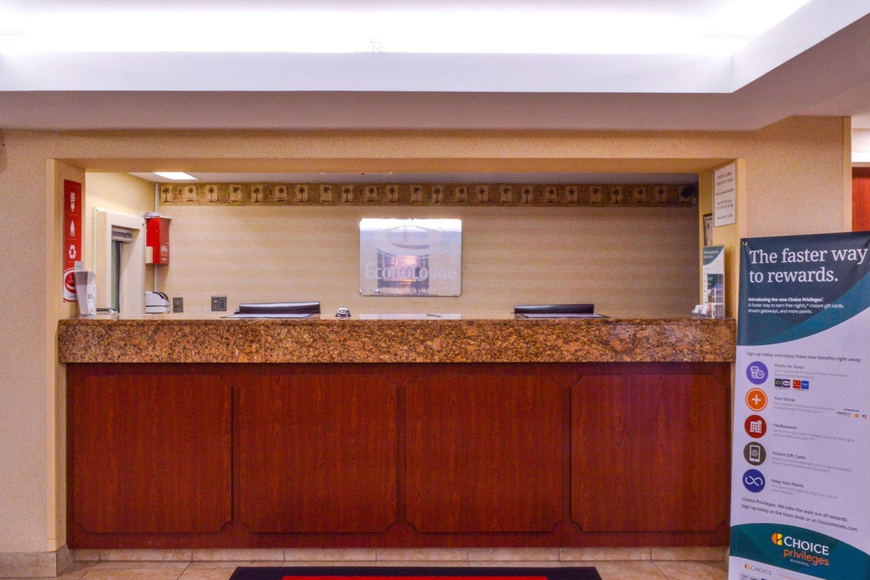 Econo Lodge Willowbrook Kültér fotó