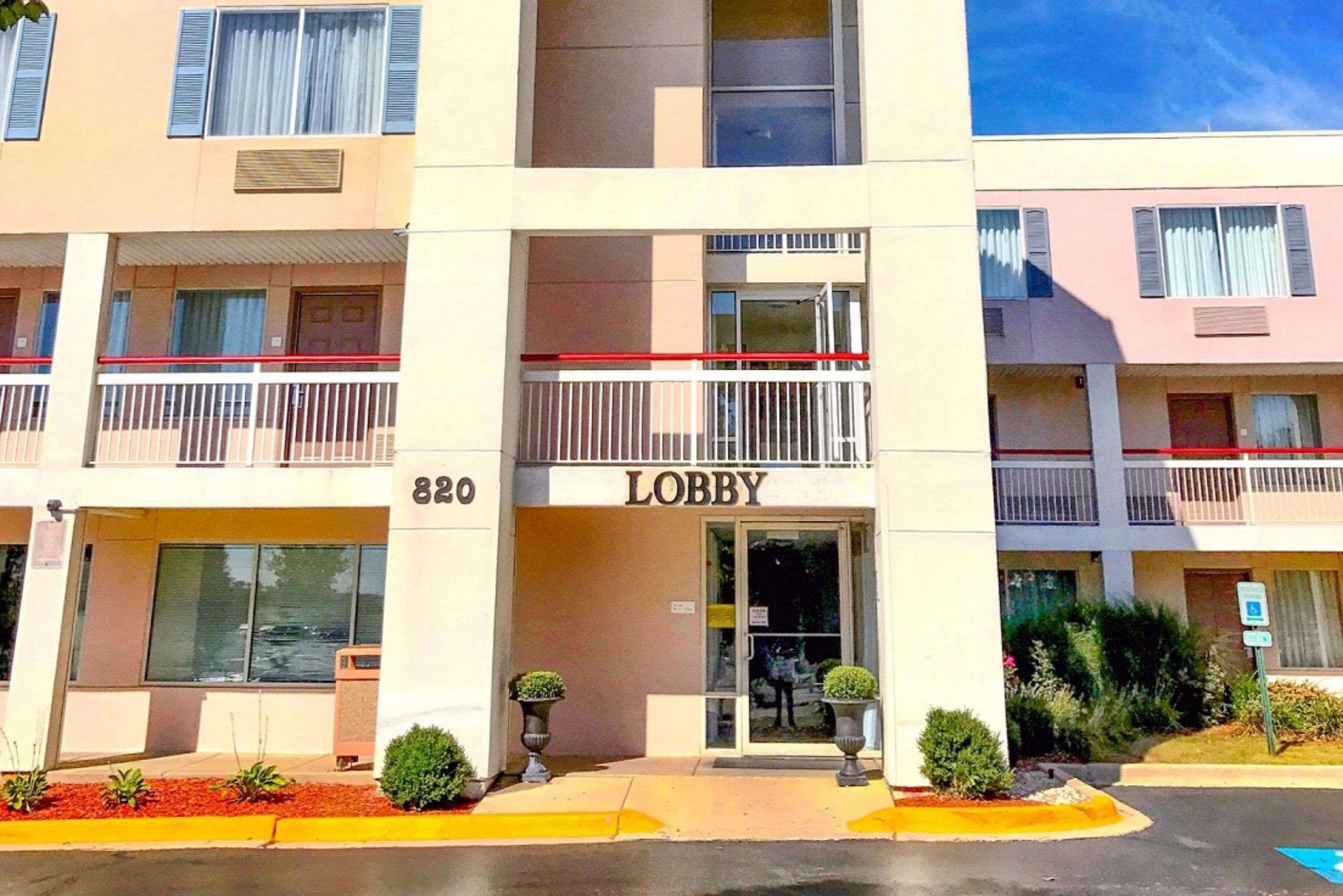 Econo Lodge Willowbrook Kültér fotó
