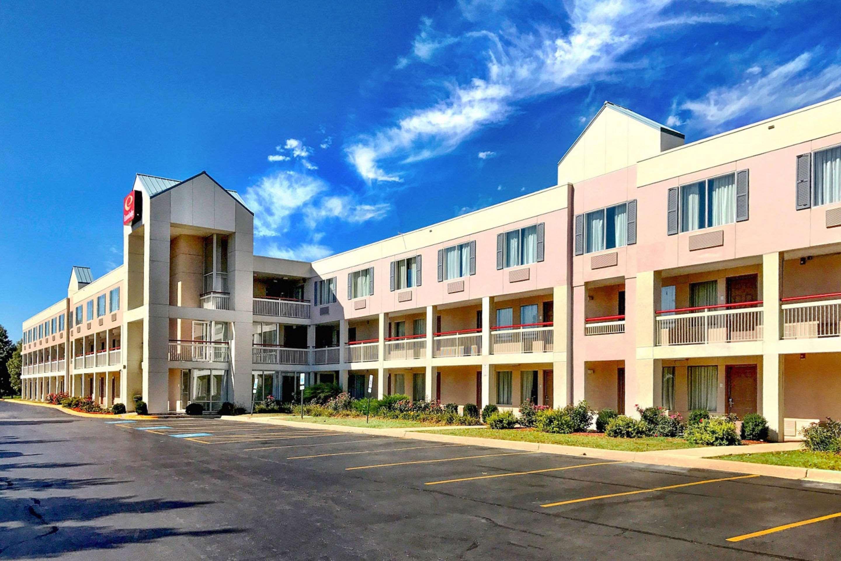 Econo Lodge Willowbrook Kültér fotó