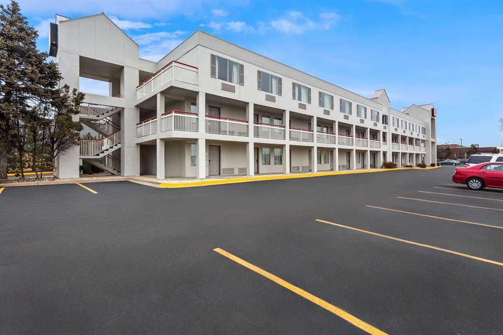 Econo Lodge Willowbrook Kültér fotó
